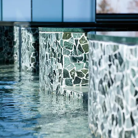 Hotel Gesundheitszentrum Rickatschwende 4*